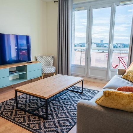 T2 De Standing Climatise Avec Parking Prive, Tram T2 T5, Hopitaux Est Apartamento Bron Exterior foto