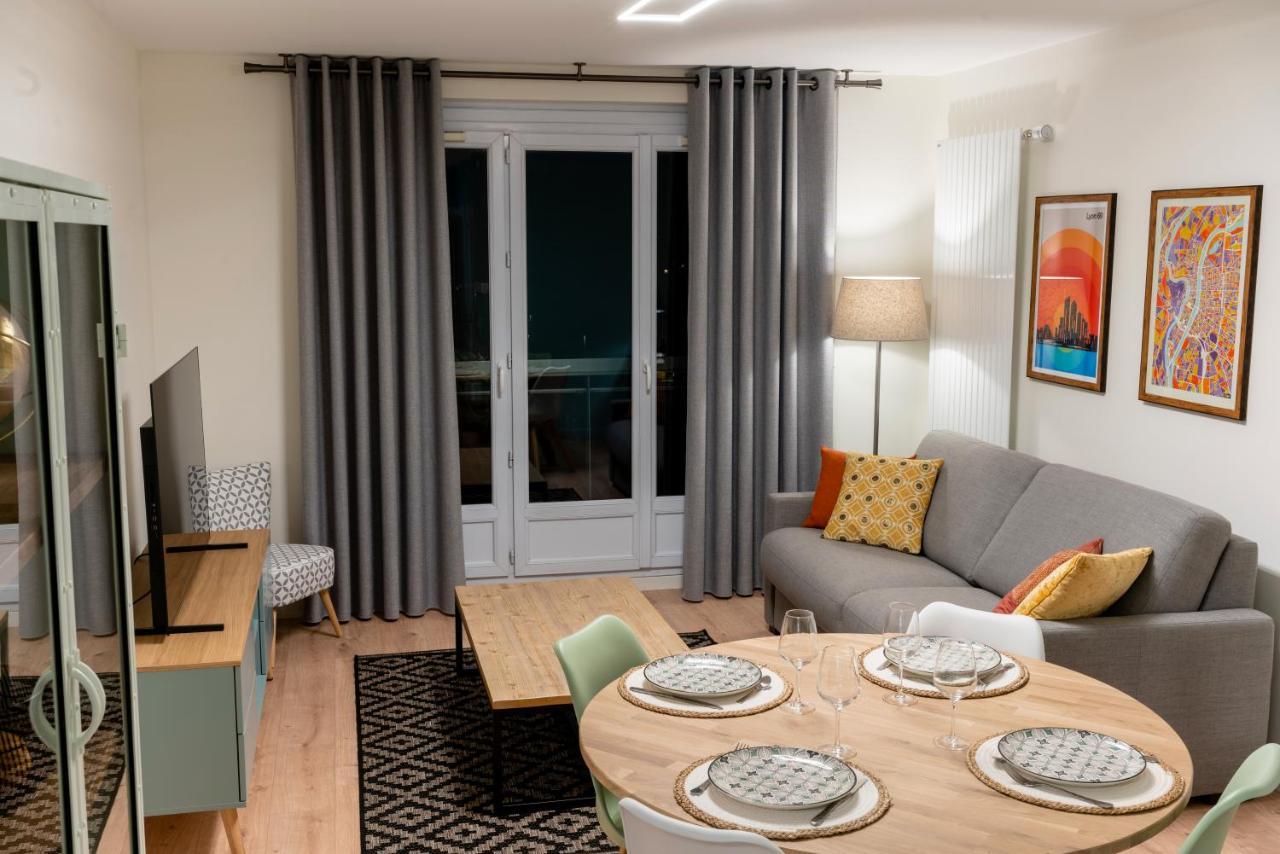 T2 De Standing Climatise Avec Parking Prive, Tram T2 T5, Hopitaux Est Apartamento Bron Exterior foto