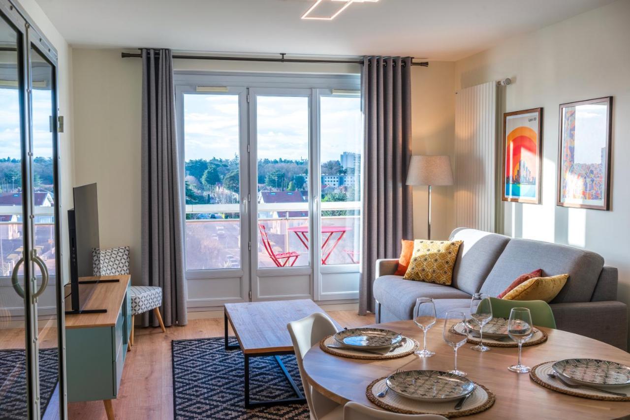 T2 De Standing Climatise Avec Parking Prive, Tram T2 T5, Hopitaux Est Apartamento Bron Exterior foto