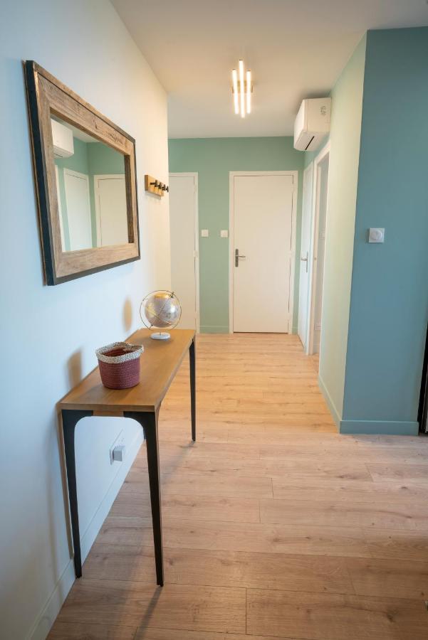 T2 De Standing Climatise Avec Parking Prive, Tram T2 T5, Hopitaux Est Apartamento Bron Exterior foto