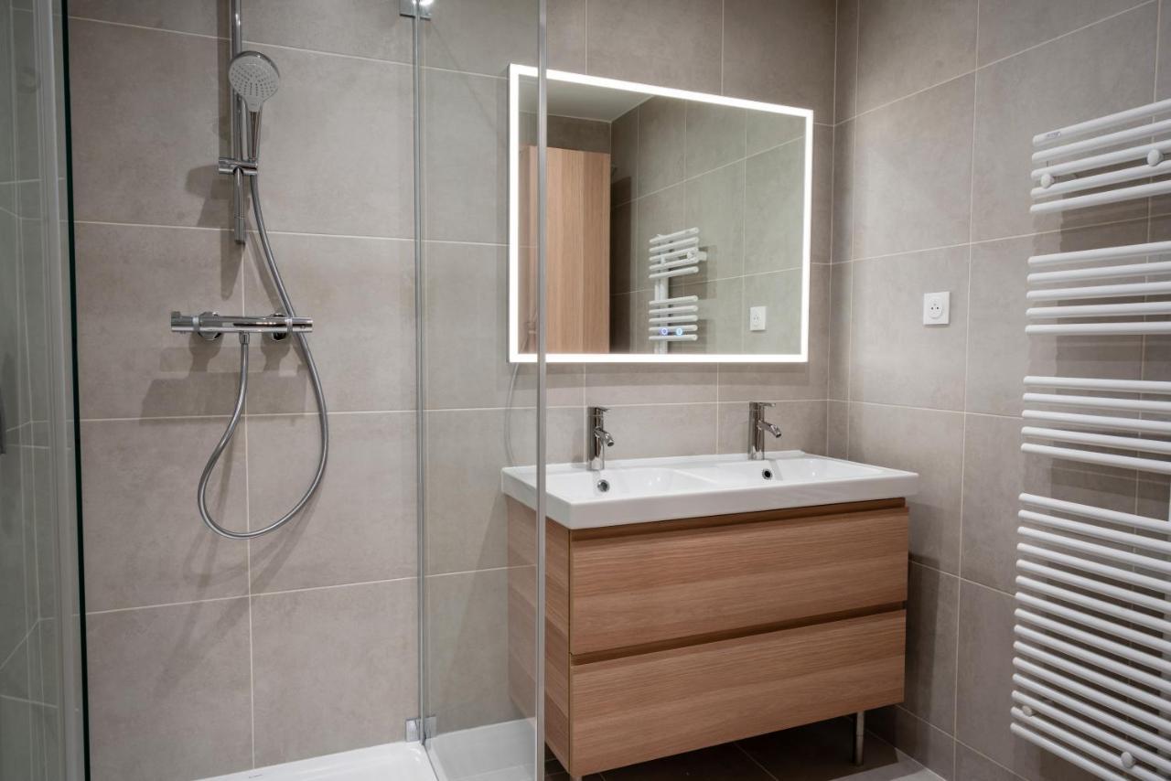 T2 De Standing Climatise Avec Parking Prive, Tram T2 T5, Hopitaux Est Apartamento Bron Exterior foto
