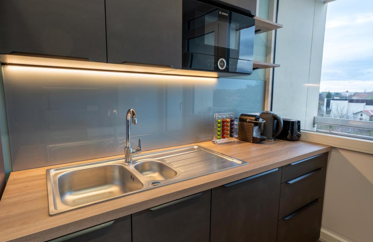 T2 De Standing Climatise Avec Parking Prive, Tram T2 T5, Hopitaux Est Apartamento Bron Exterior foto